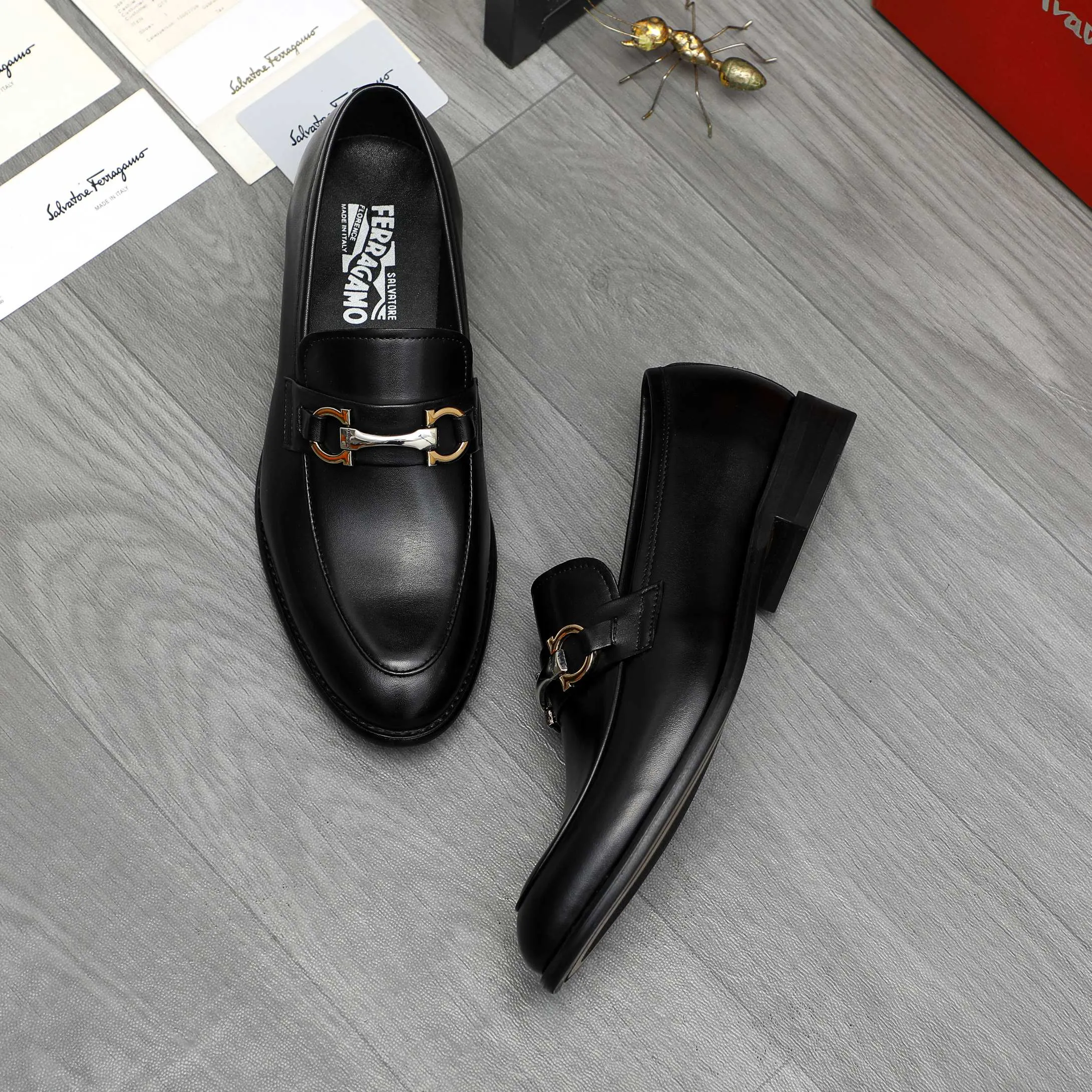 Men's shoes 💰420 Product trademark: Ferragamo " Ferragamo ] Business slip-on leather shoes Regular size: 39-45 (38.46 custom-made, non-refundable) Product materials: Selected high-quality cowhide upper, sheepskin lining, original rubber outsole